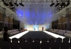 喷绘制作、展会搭建；灯光音响租赁；舞台行架租赁；会议服务